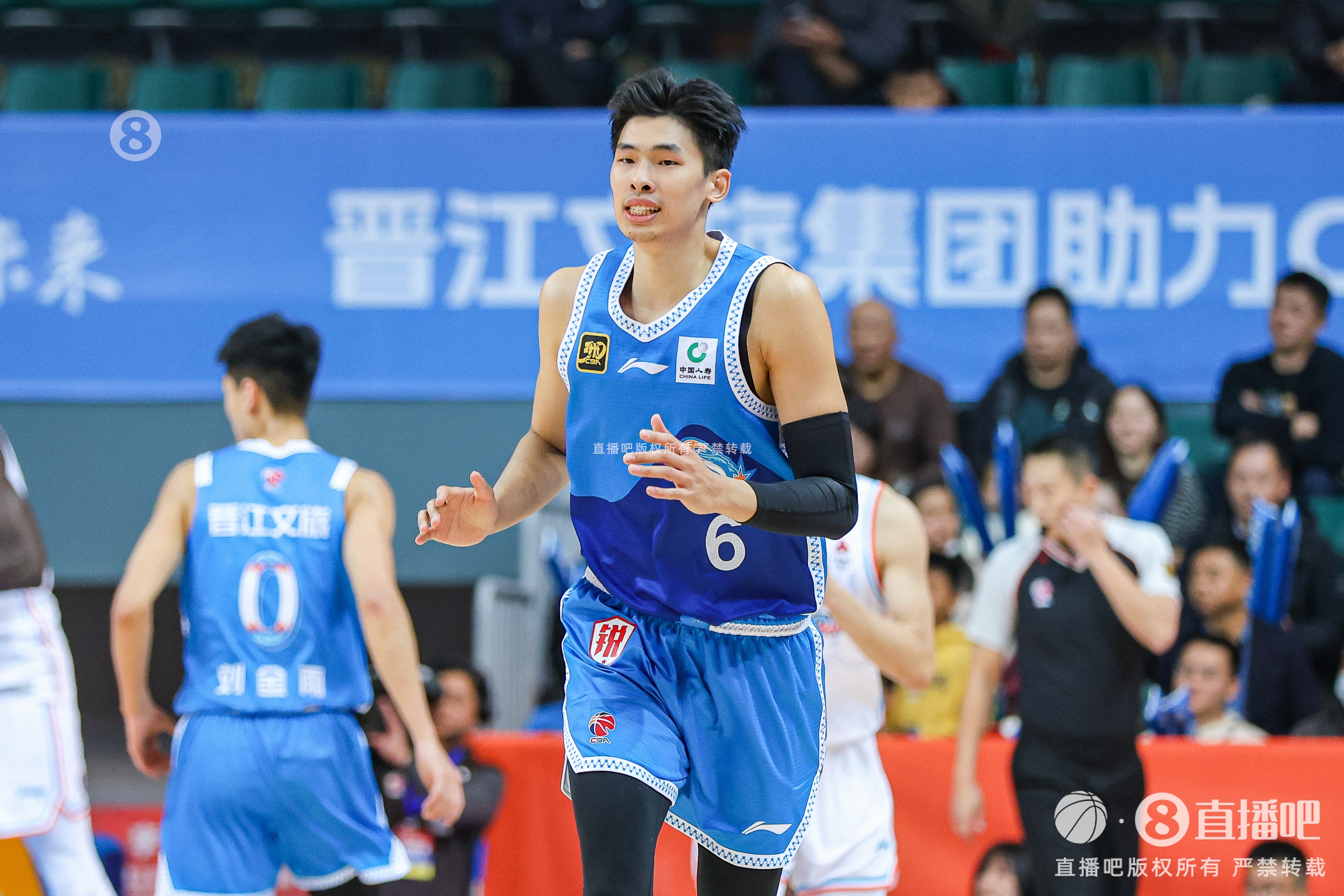 越打越好！鄒陽(yáng)末節連進(jìn)關(guān)鍵球&罰球致勝 13中8&9罰8中砍25分11板